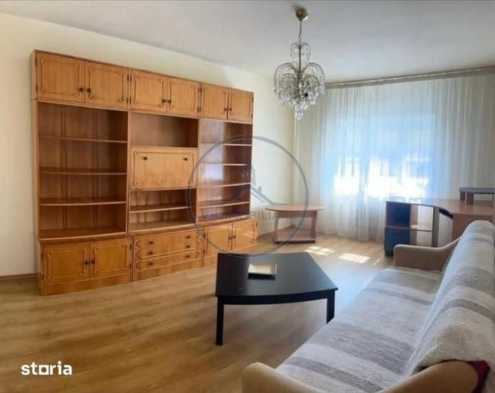 Apartament cu 4 camere, mobilat în Calea Moldovei