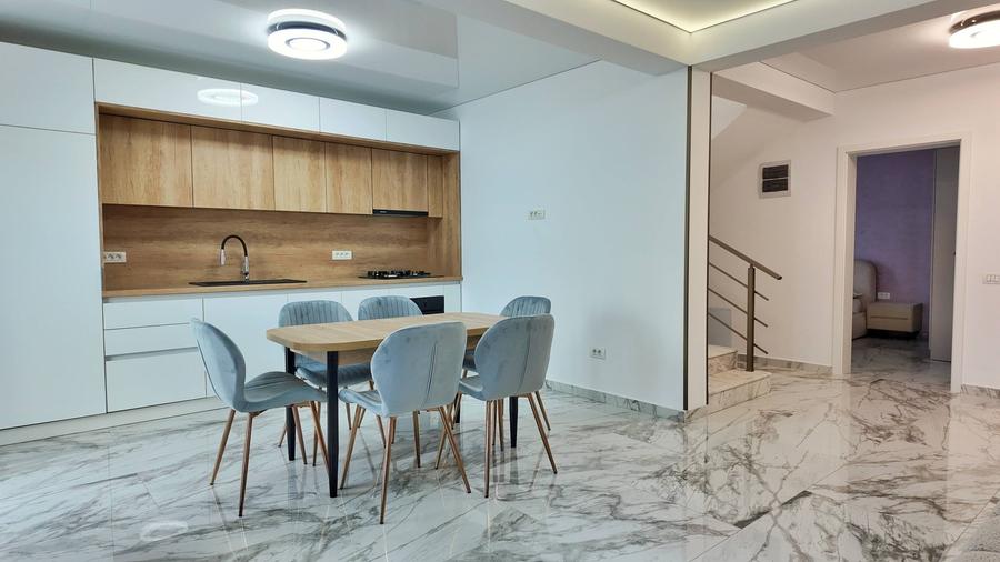 Casă cu 3 camere cu Teren 200 Mp în Central