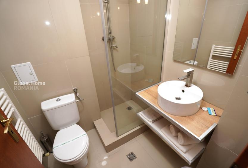 Hotel/Pensiune, de 1,480 mp, în Est