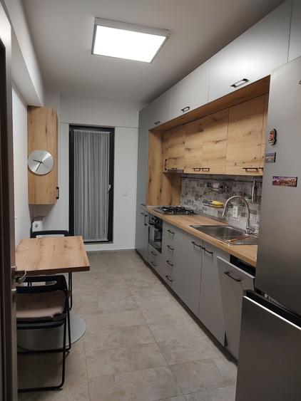 Apartament cu 3 camere decomandat în Păcii