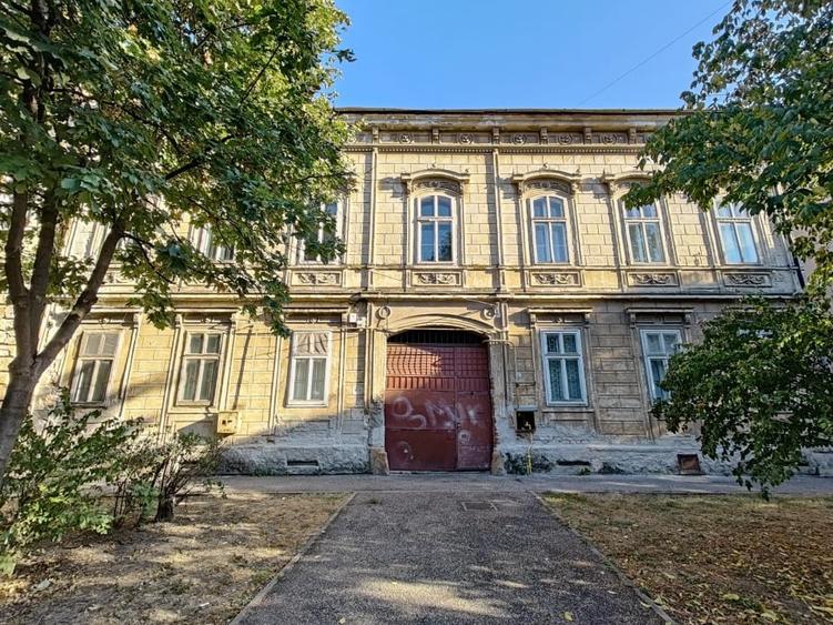 Casă individuală cu 5 camere cu Canalizare în Boul Roșu