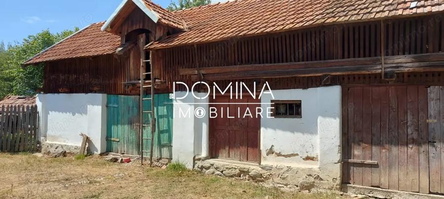 Casă cu 2 camere cu Teren 1583 Mp în Polovragi