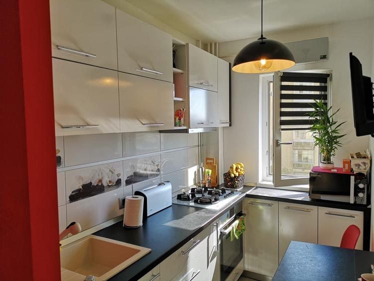 Apartament cu 2 camere semidecomandat în Berceni
