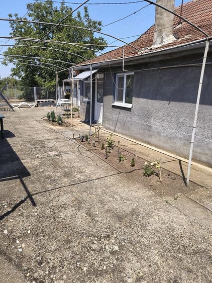 Casă cu 4 camere în Deta