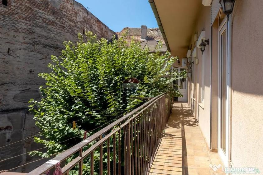Apartament cu 3 camere semidecomandat în Central