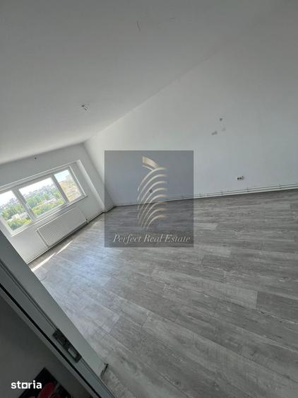 Apartament cu 3 camere decomandat în Delfinariu