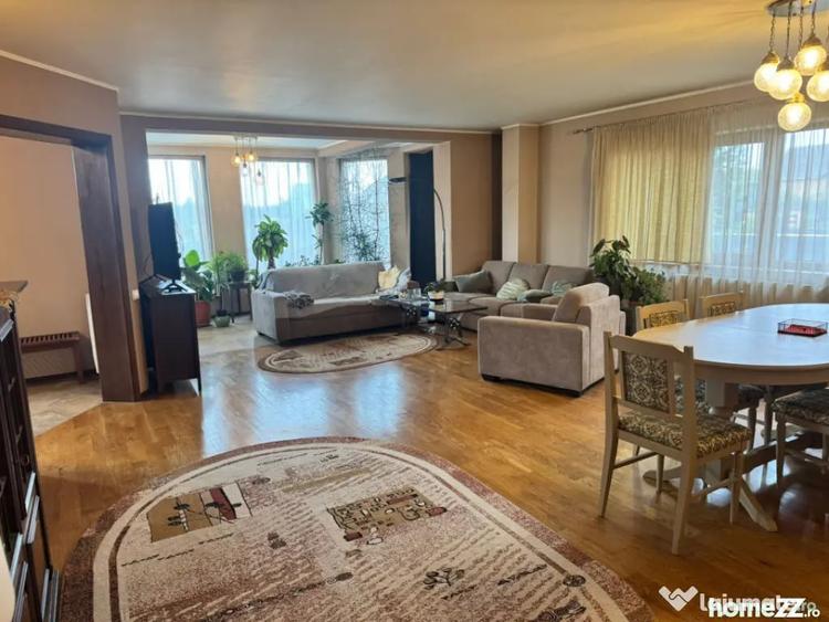 Casă cu 5 camere cu Teren 1000 Mp în Săsar