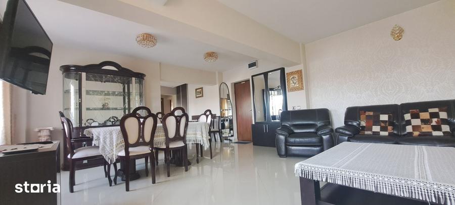 Apartament cu 3 camere decomandat în Tei