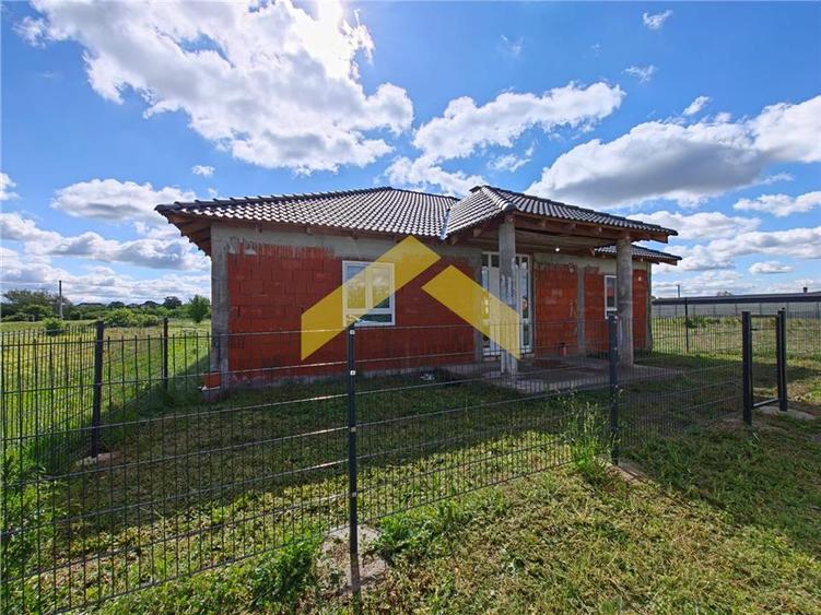 Casă individuală cu 5 camere cu Canalizare în Vladimirescu