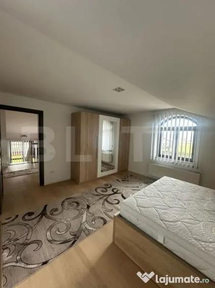 Casă cu 5 camere cu Teren 1600 Mp în Central