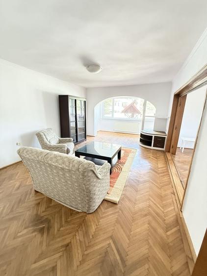 Casă cu 4 camere cu Teren 1128 Mp în Central