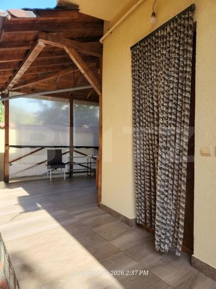 Casă individuală cu 7 camere cu Canalizare în Rovine