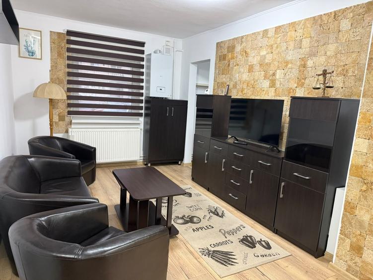 Apartament cu 3 camere decomandat, mobilat în Central