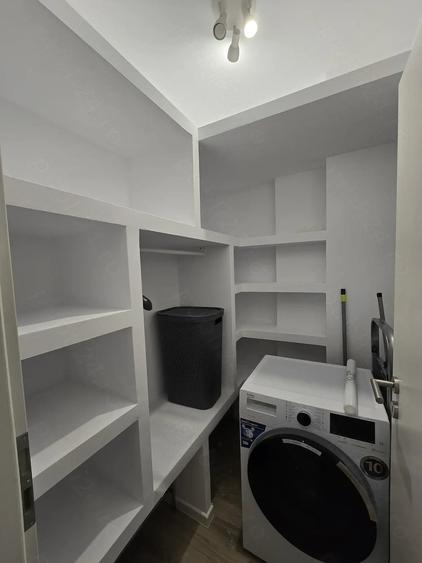 Apartament cu 3 camere decomandat în Exterior Vest
