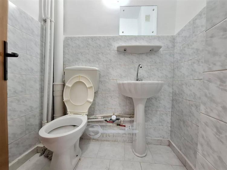 Apartament cu 3 camere decomandat, mobilat în Dacia