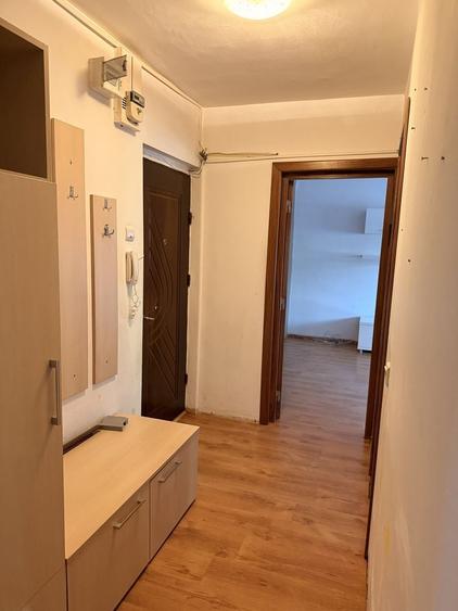 Apartament cu 2 camere decomandat în Titan