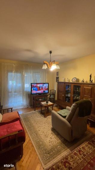Apartament cu 4 camere decomandat în Central