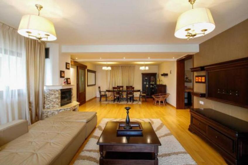 Casă cu 5 camere cu Teren 950 Mp în Snagov