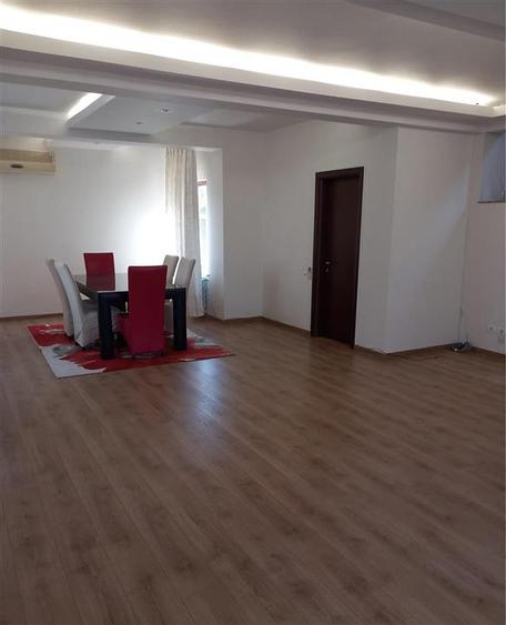Casă individuală cu 6 camere cu Canalizare în Iancu Nicolae