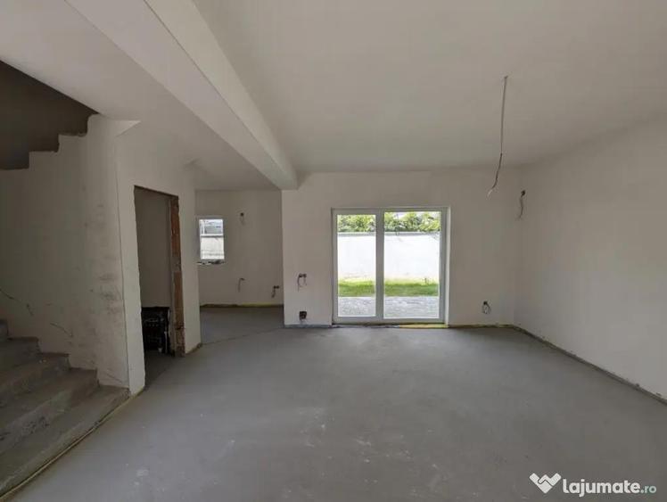 Casă cu 4 camere cu Teren 200 Mp în Florești