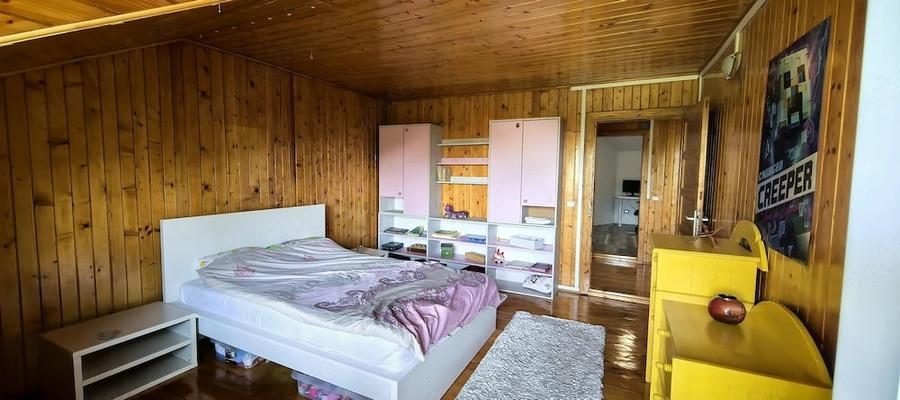 Casă cu 7 camere cu Teren 413 Mp în Central