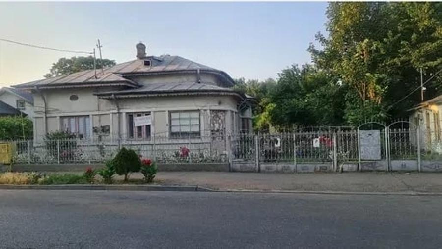 Casă cu Teren 600 Mp în Central