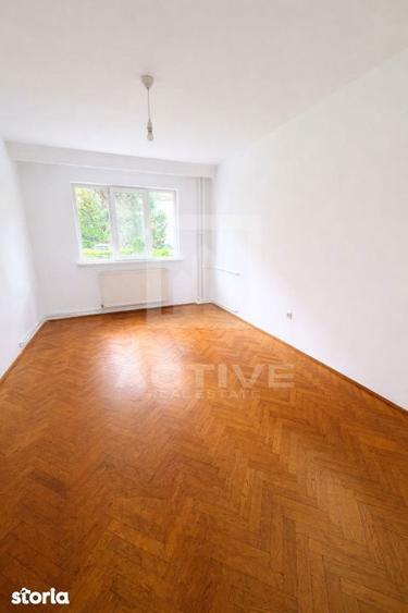 Apartament cu 3 camere în Plopilor