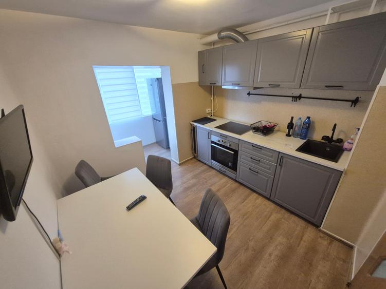 Apartament cu 2 camere decomandat în Girocului
