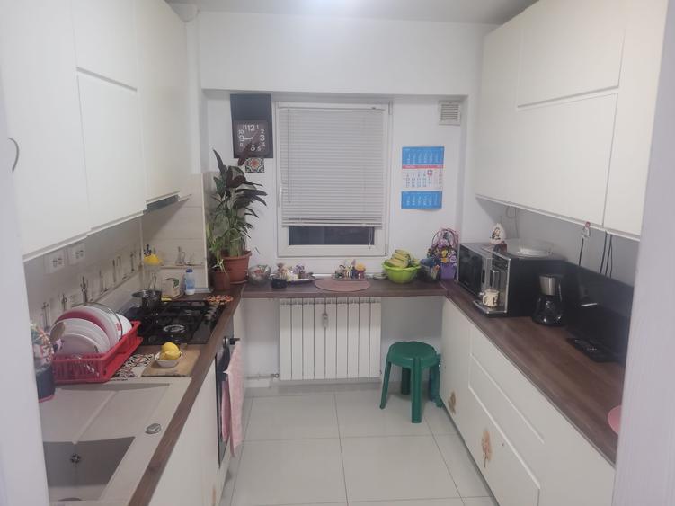 Apartament cu 3 camere decomandat în Lacul Tei