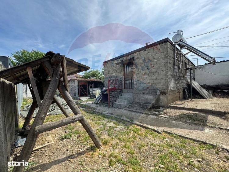 Casă cu 4 camere cu Teren 450 Mp în Șega