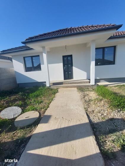 Casă cu 4 camere cu Teren 500 Mp în Central