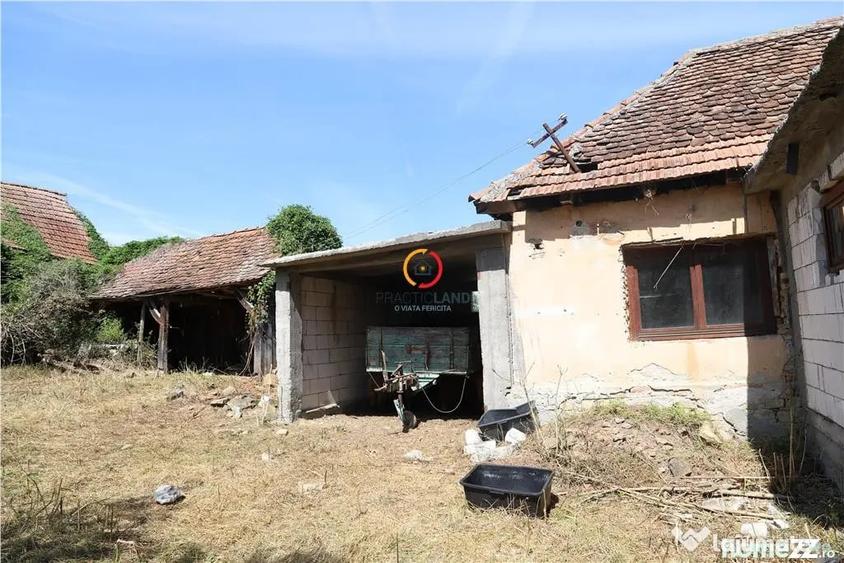 Casă cu 3 camere cu Teren 2556 Mp în Bruiu