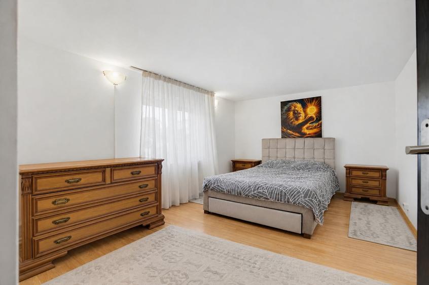 Casă individuală cu 24 camere cu Canalizare în Podul de Fier