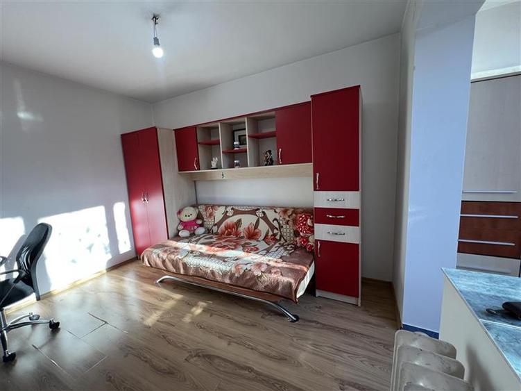 Apartament cu 2 camere nedecomandat, mobilat în Narcisa