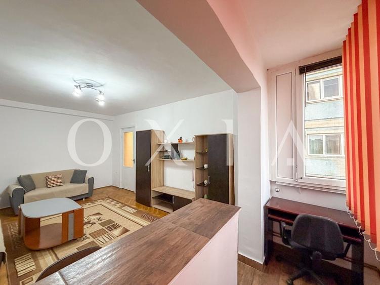 Apartament cu 3 camere decomandat, mobilat în Dacia