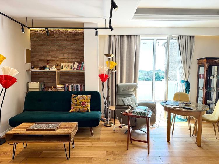 Apartament cu 3 camere semidecomandat în Universitate