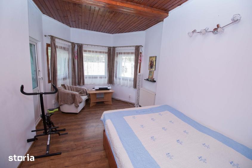 Casă cu 4 camere cu Teren 215 Mp în Central