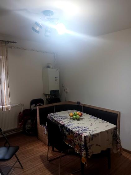 Apartament cu 2 camere semidecomandat în Craiovița Nouă