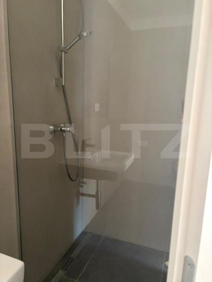 Apartament cu 3 camere semidecomandat în Semicentral