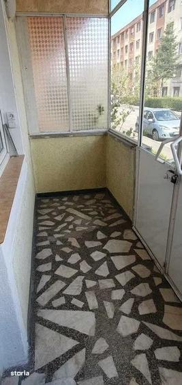 Apartament cu 4 camere decomandat în Florilor