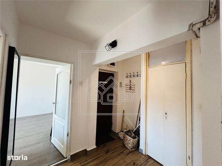 Apartament cu 2 camere decomandat în Ștrand