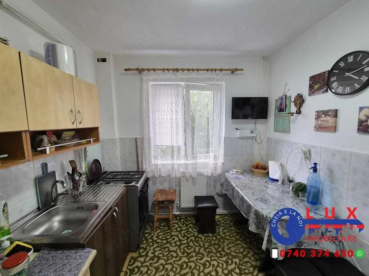 Apartament cu 3 camere semidecomandat în Babadag