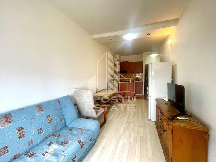 Apartament cu 2 camere semidecomandat, mobilat în Aurel Vlaicu