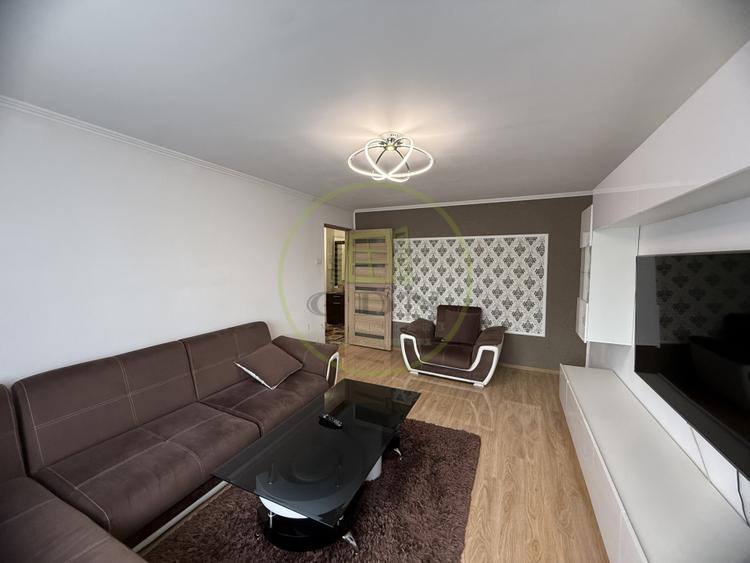 Apartament cu 3 camere decomandat, mobilat în Rovine