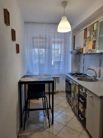 Apartament cu 2 camere decomandat, mobilat în Magheru