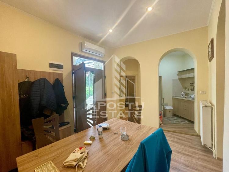 Casă individuală cu 6 camere cu Canalizare în Ultracentral