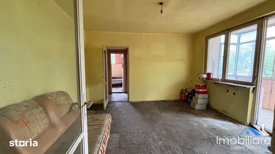 Apartament 2 camere Petro?ani, Str. Oituz, Etaj 1 - 2