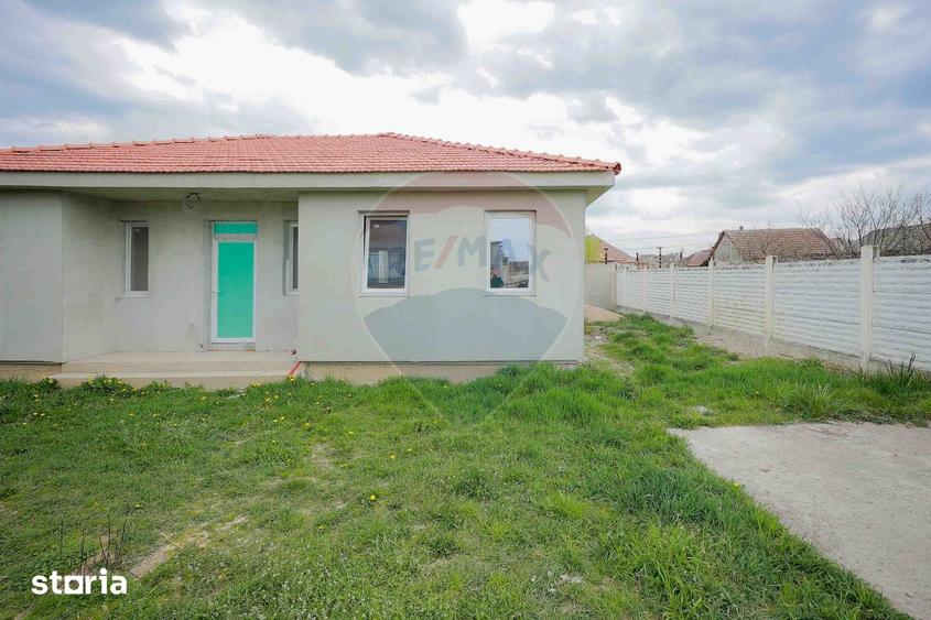 Casă cu 3 camere cu Teren 455 Mp în Sânmartin