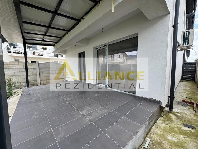 Duplex cu 4 camere decomandat cu Canalizare în Central