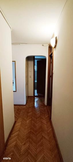 Apartament cu 4 camere decomandat în Tractorul